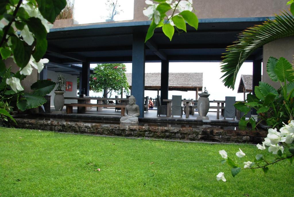 Cafe Alberto B&B Senggigi Esterno foto